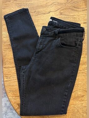 Old Navy Super Skinny Jeans Women's Size 6
Black High Rise Stretch Denim